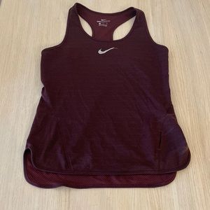 Nike Aeroract workout top